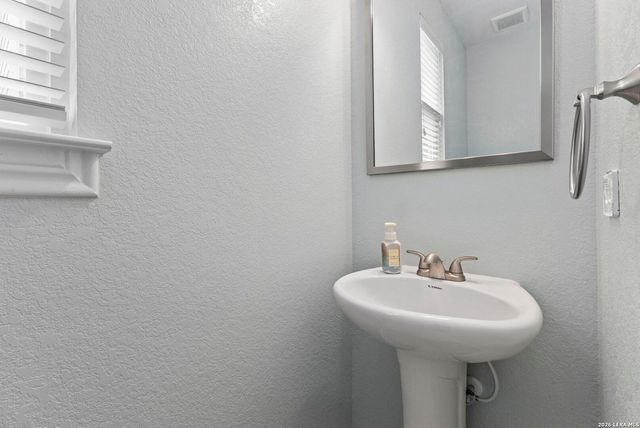 11335 Red Oak Turn, Helotes, TX 78023