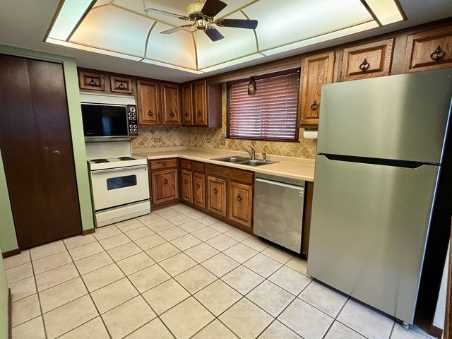 9168 South Road A, Palos Hills, IL 60465
