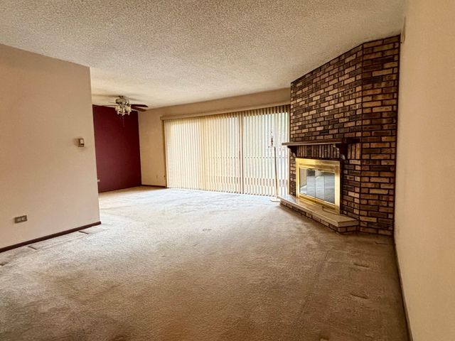 9168 South Road A, Palos Hills, IL 60465