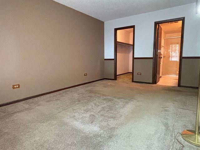 9168 South Road A, Palos Hills, IL 60465