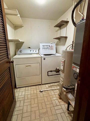9168 South Road A, Palos Hills, IL 60465