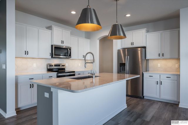 4406 S 212th Street, Omaha, NE 68022