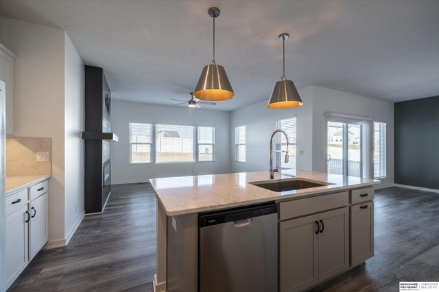 4406 S 212th Street, Omaha, NE 68022