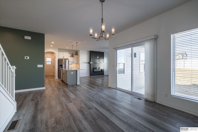 4406 S 212th Street, Omaha, NE 68022