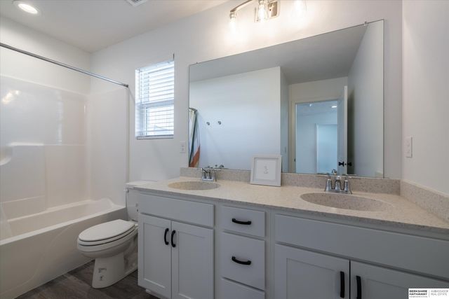 4406 S 212th Street, Omaha, NE 68022