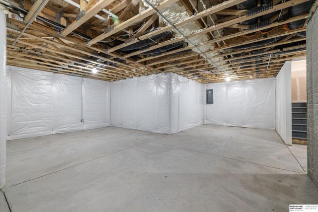 4406 S 212th Street, Omaha, NE 68022