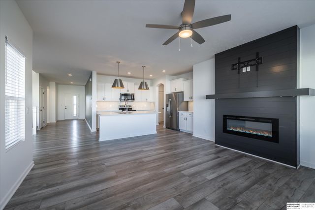 4406 S 212th Street, Omaha, NE 68022