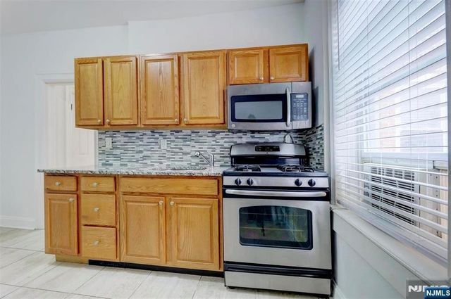 6045 Blvd 7E, West New York, NJ 07093