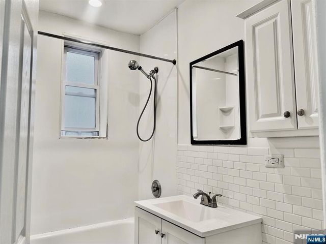 6045 Blvd 7E, West New York, NJ 07093