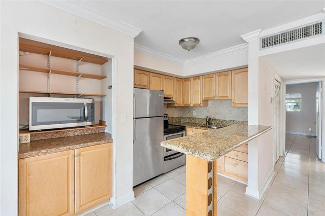 4050 NE 12th Terrace 39-2, Oakland Park, FL 33334