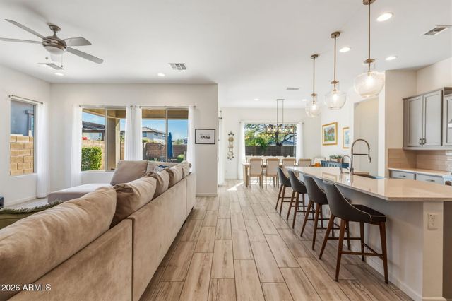 2819 E LOS GATOS Drive, Phoenix, AZ 85050