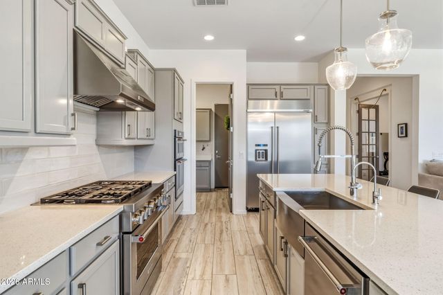 2819 E LOS GATOS Drive, Phoenix, AZ 85050