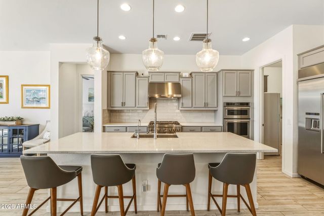 2819 E LOS GATOS Drive, Phoenix, AZ 85050