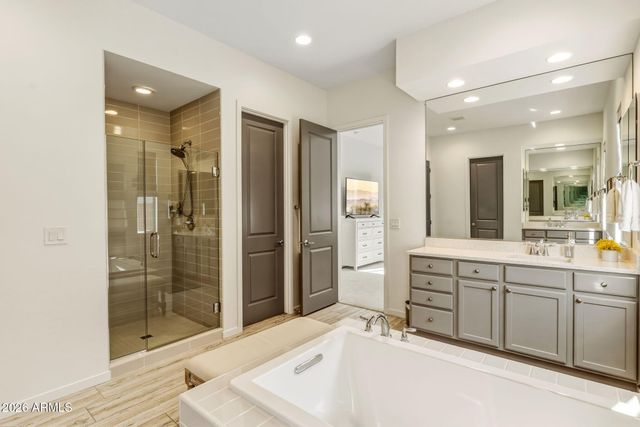 2819 E LOS GATOS Drive, Phoenix, AZ 85050