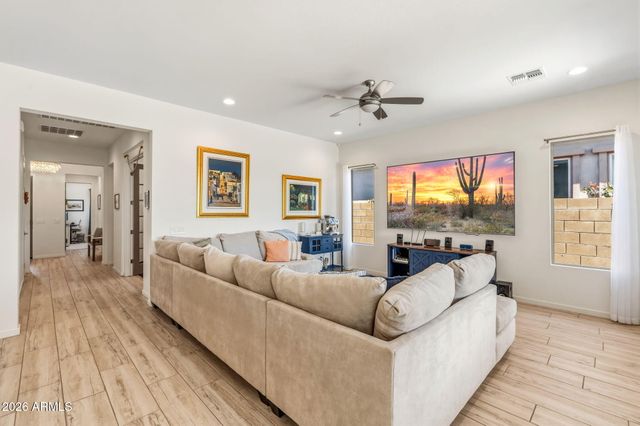 2819 E LOS GATOS Drive, Phoenix, AZ 85050