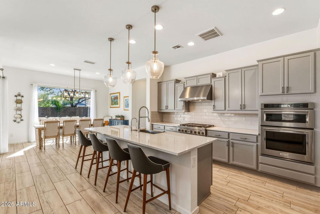 2819 E LOS GATOS Drive, Phoenix, AZ 85050