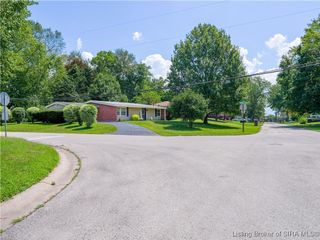 15 Fay Avenue, Jeffersonville, IN 47130