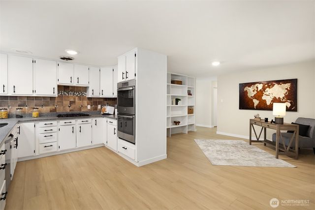 5702 218th Street SE, Woodinville, WA 98072