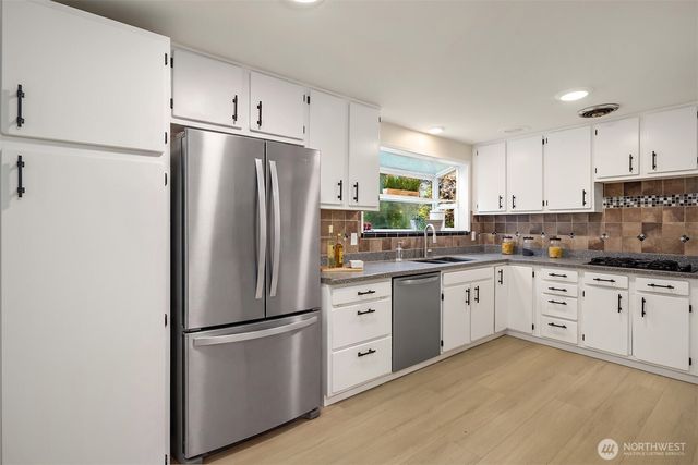 5702 218th Street SE, Woodinville, WA 98072