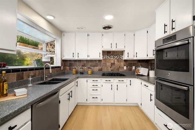 5702 218th Street SE, Woodinville, WA 98072