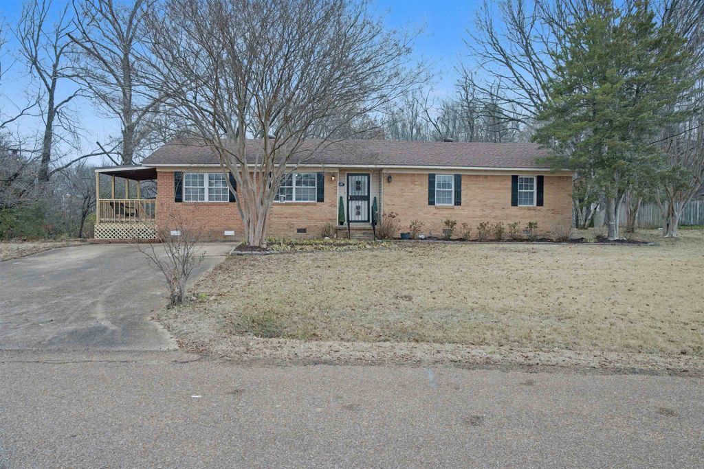 100 COLE AVE, Munford, TN 38058