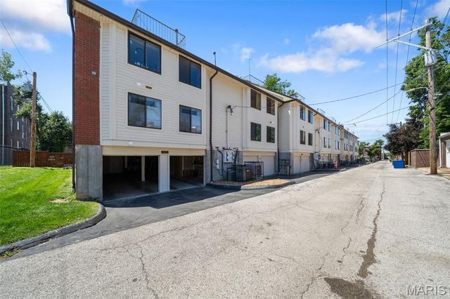5571 Waterman Boulevard D, St Louis, MO 63112