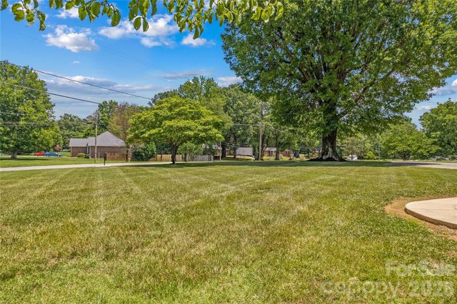 946 Shearers Road, Mooresville, NC 28115