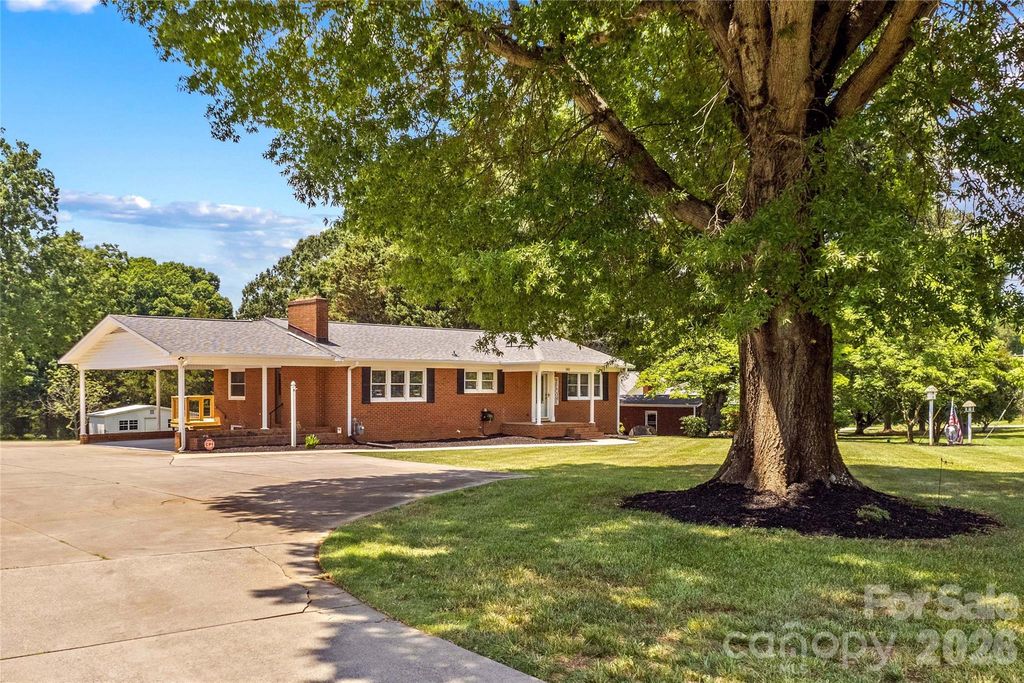 946 Shearers Road, Mooresville, NC 28115