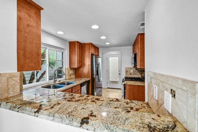 835 Skysail Avenue, Carlsbad, CA 92011