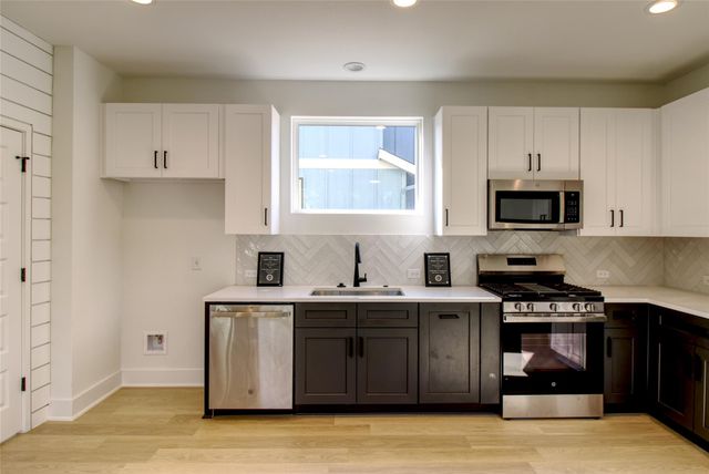 2608 Bristol DR B, Austin, TX 78723