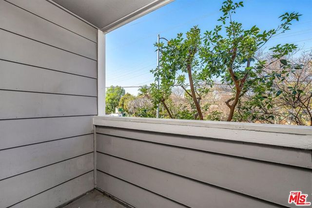 13340 Burbank Boulevard 2, Sherman Oaks, CA 91401