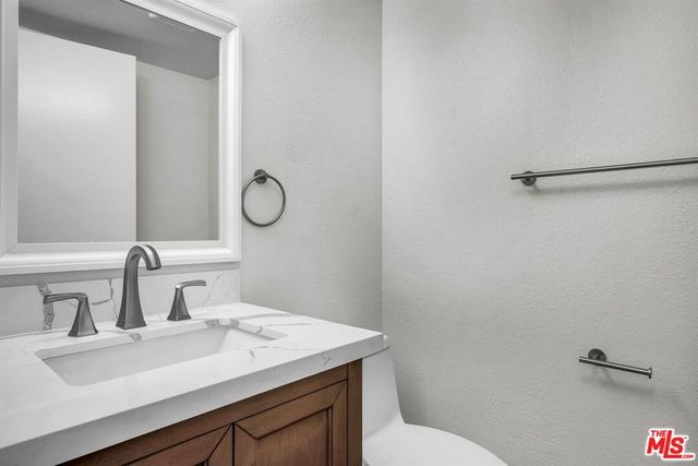 13340 Burbank Boulevard 2, Sherman Oaks, CA 91401