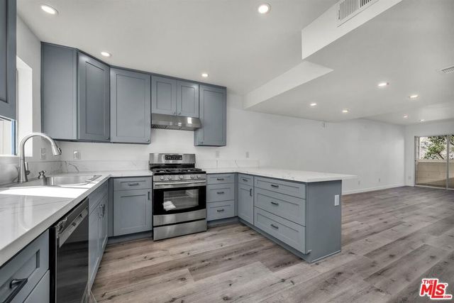 13340 Burbank Boulevard 2, Sherman Oaks, CA 91401