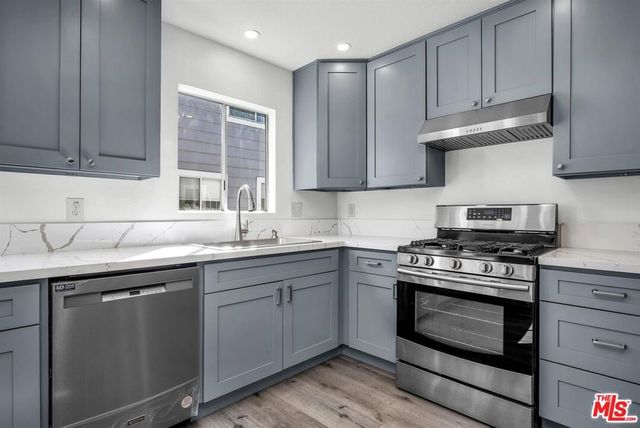 13340 Burbank Boulevard 2, Sherman Oaks, CA 91401