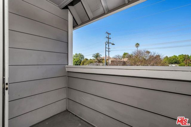 13340 Burbank Boulevard 2, Sherman Oaks, CA 91401