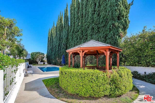 13340 Burbank Boulevard 2, Sherman Oaks, CA 91401