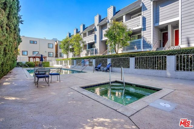 13340 Burbank Boulevard 2, Sherman Oaks, CA 91401