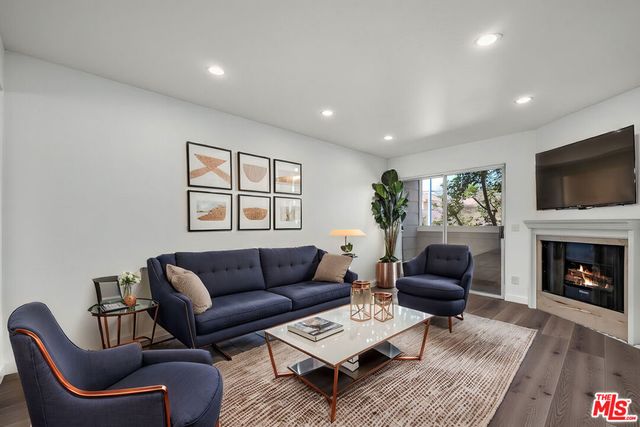 13340 Burbank Boulevard 2, Sherman Oaks, CA 91401