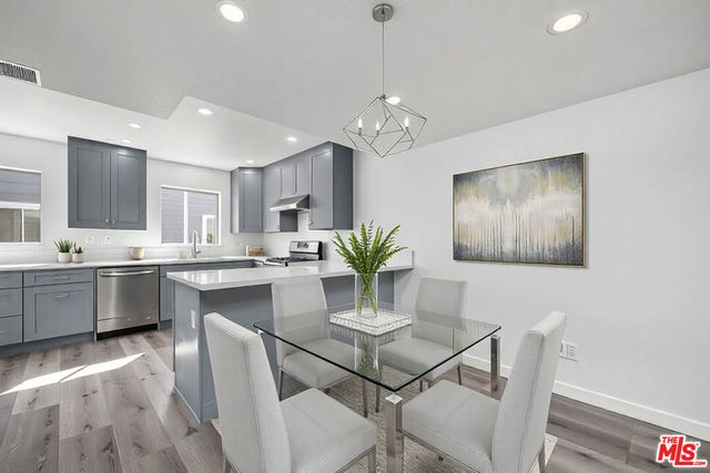 13340 Burbank Boulevard 2, Sherman Oaks, CA 91401