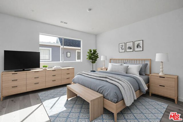 13340 Burbank Boulevard 2, Sherman Oaks, CA 91401