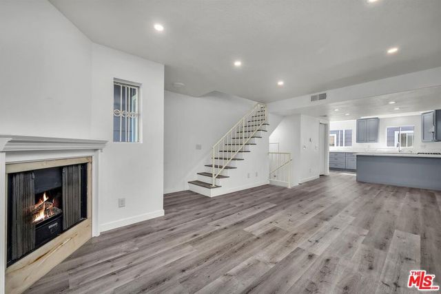 13340 Burbank Boulevard 2, Sherman Oaks, CA 91401