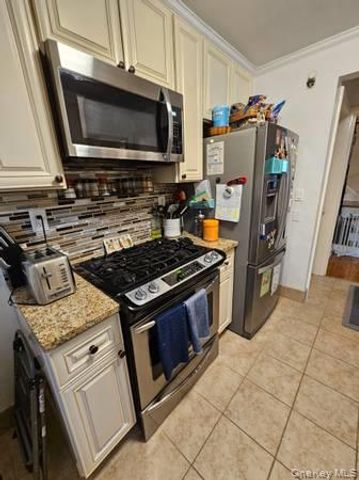 4641 Hanford Street, Douglaston, NY 11362