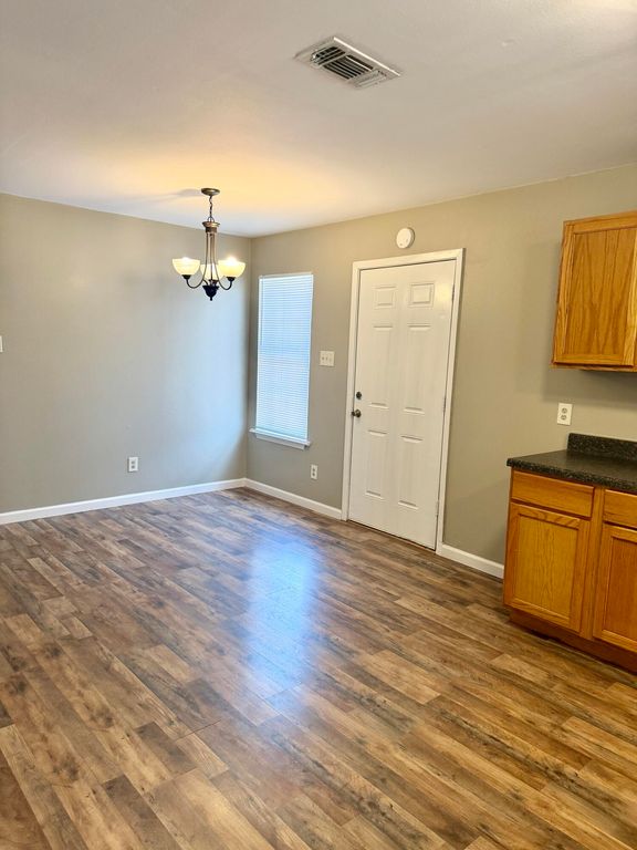 Image 10 of property listing at 2117 Woodlawn Drive, San Angelo, TX 76901