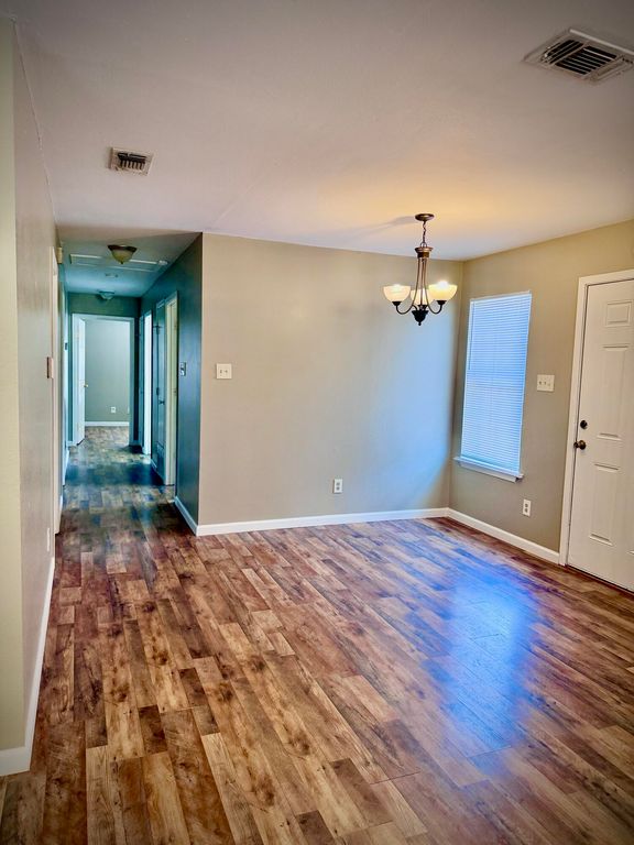 Image 11 of property listing at 2117 Woodlawn Drive, San Angelo, TX 76901