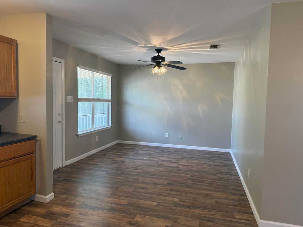 Image 2 of property listing at 2117 Woodlawn Drive, San Angelo, TX 76901