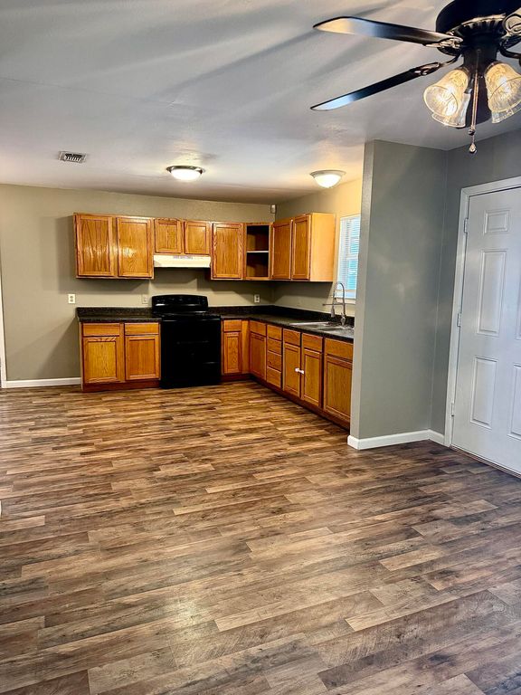 Image 4 of property listing at 2117 Woodlawn Drive, San Angelo, TX 76901