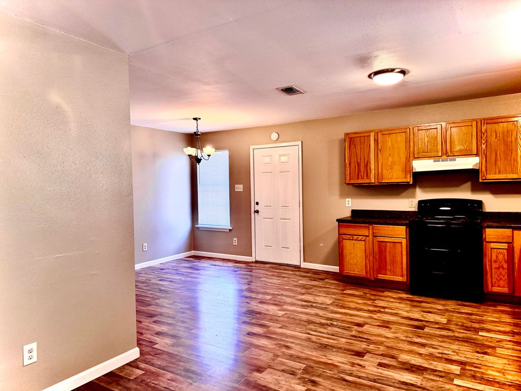 Image 6 of property listing at 2117 Woodlawn Drive, San Angelo, TX 76901