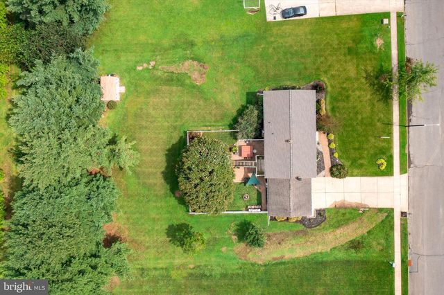 9 OLD POST LN, Hamilton Twp, NJ 08620