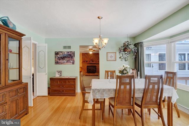 4158 ROBINHOOD DR, York, PA 17408