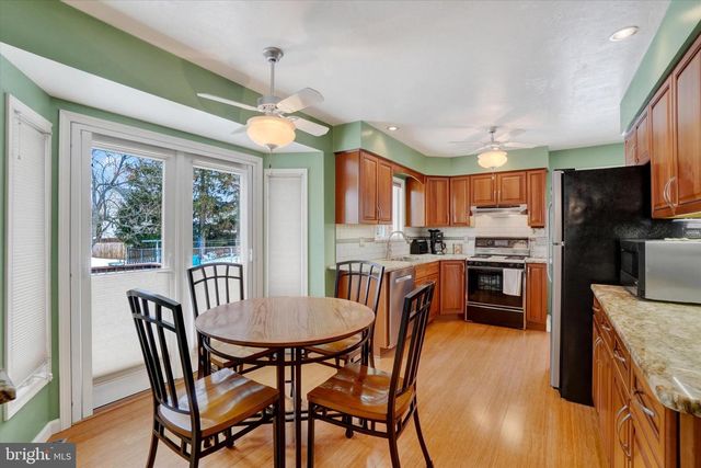 4158 ROBINHOOD DR, York, PA 17408